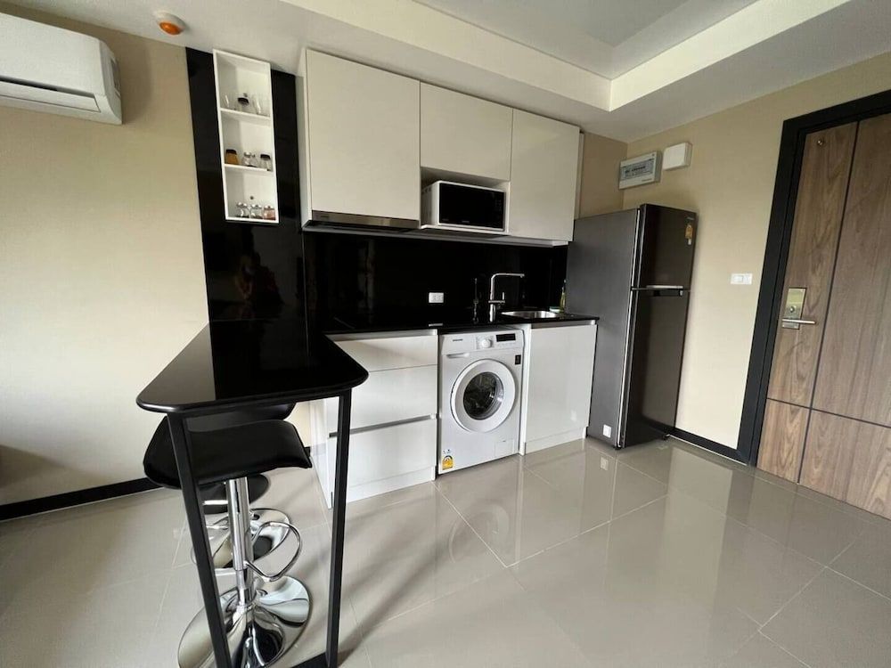 Naiharn Pearl Condo Hotel by Villacarte Comfort Double Room, Hill View 9