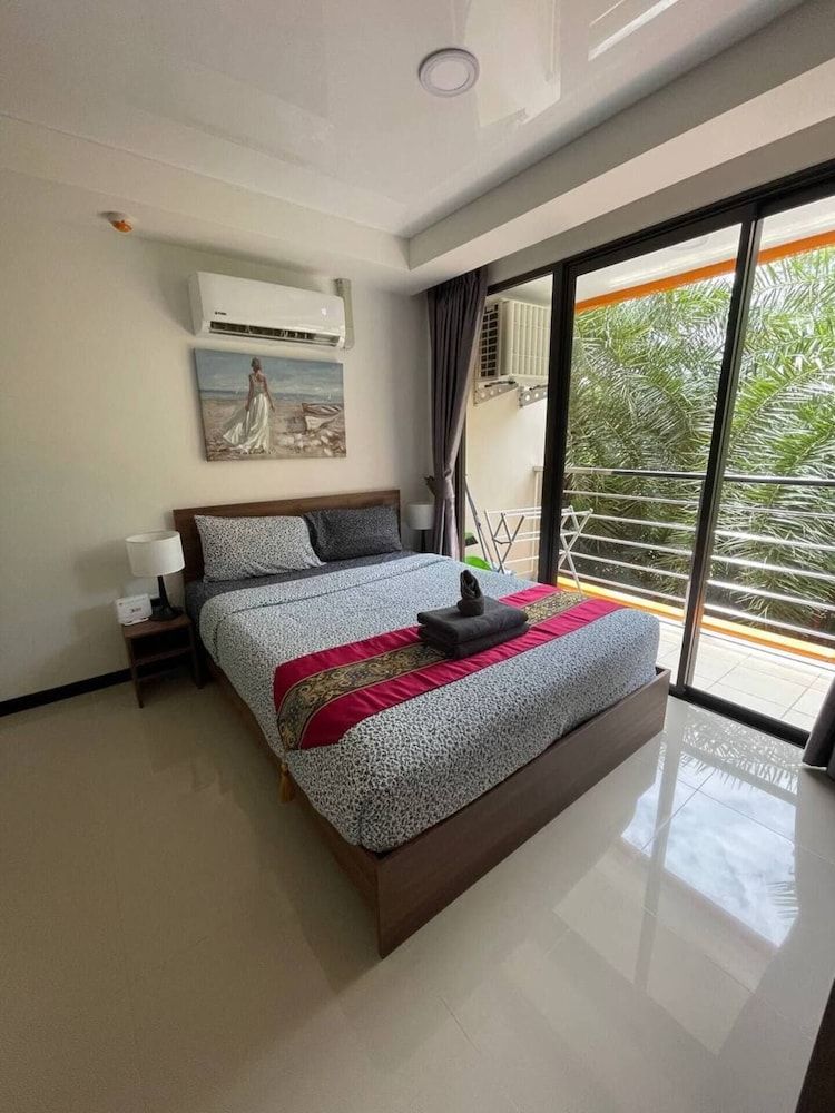 Naiharn Pearl Condo Hotel by Villacarte 1 Bedroom Mountian View 4
