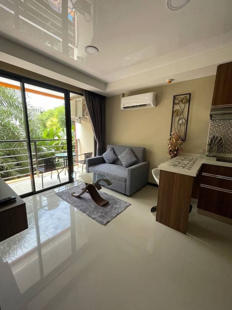 Naiharn Pearl Condo Hotel by Villacarte 1 Bedroom Mountian View 7