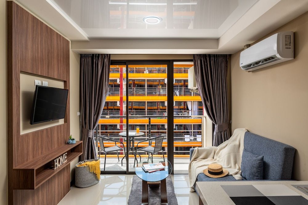 undefined Naiharn Pearl Condo Hotel by Villacarte 3