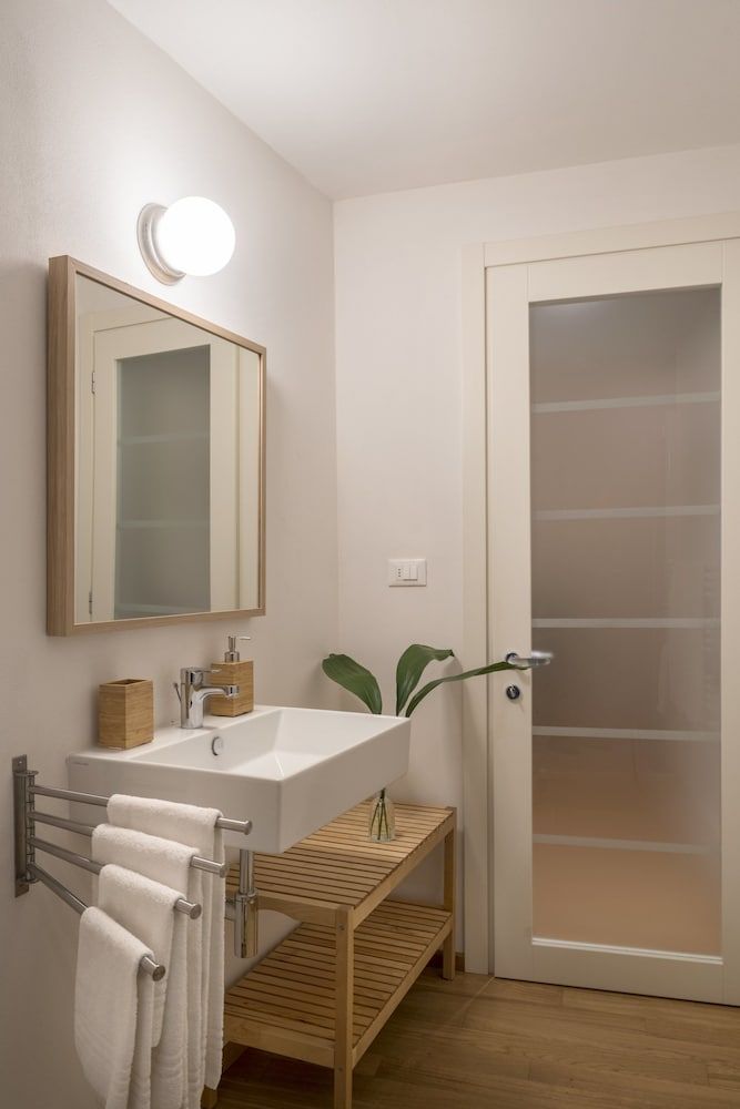 Zip b&b in Florence Triple Room (80s) 10