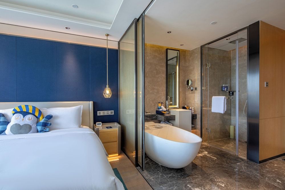 Premium Room, 1 King Bed, Bathtub