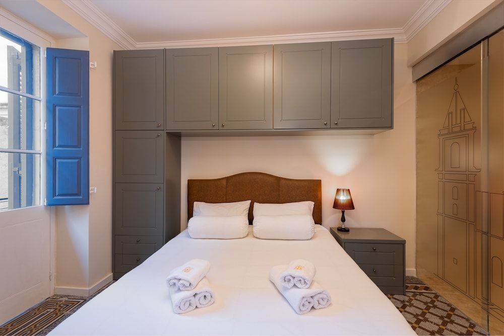 Deluxe Apartment, Queen and Sofa Bed, 1 Bedroom, Partial Sea View, Balcony