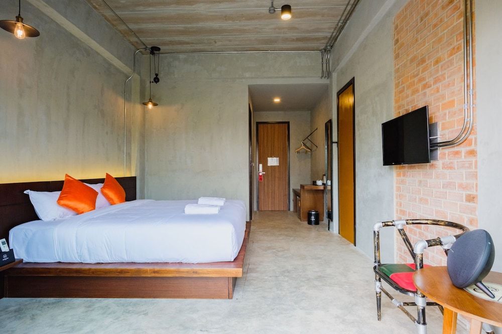 Mosstel Deluxe Double Room