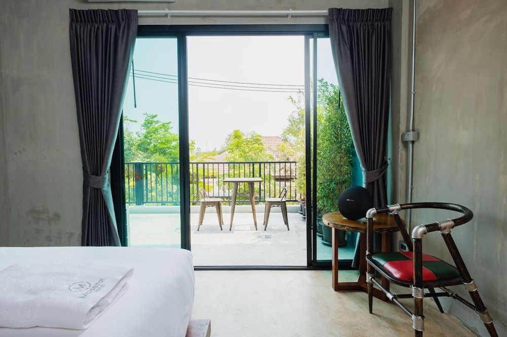 Mosstel Deluxe Double Room 3