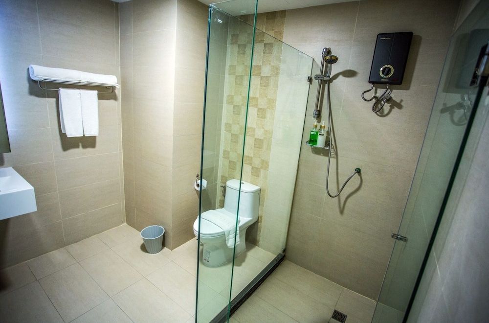 The Cheewin Hotel And Convention Deluxe Double Room 4