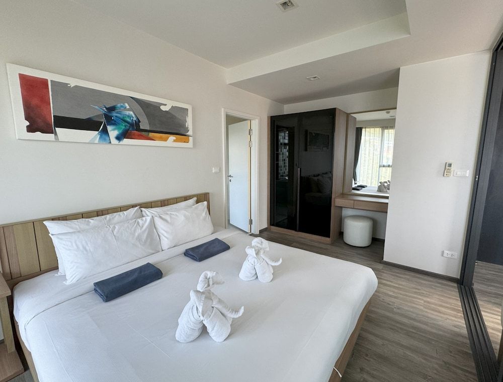 The Deck Condominium by Lofty Deluxe Apartment, 1 Queen Bed, Mountain View