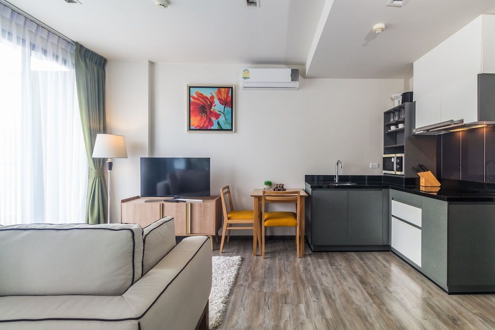 The Deck Condominium by Lofty Exclusive Studio Suite 9