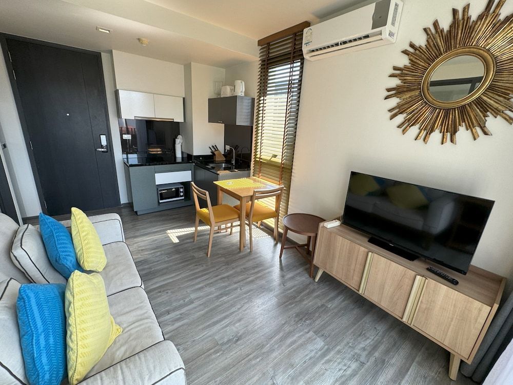 The Deck Condominium by Lofty Deluxe Apartment, 1 Queen Bed, Mountain View 8