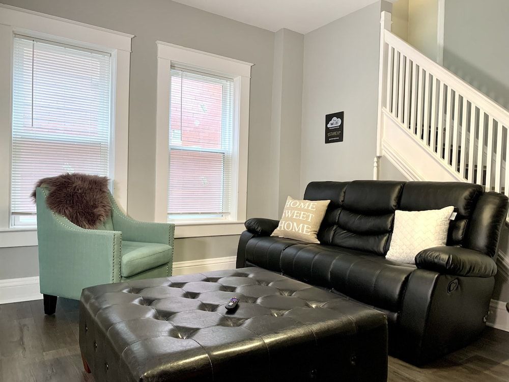 Texas Hold-em Duplex- 3BR Free Parking Classic House 10