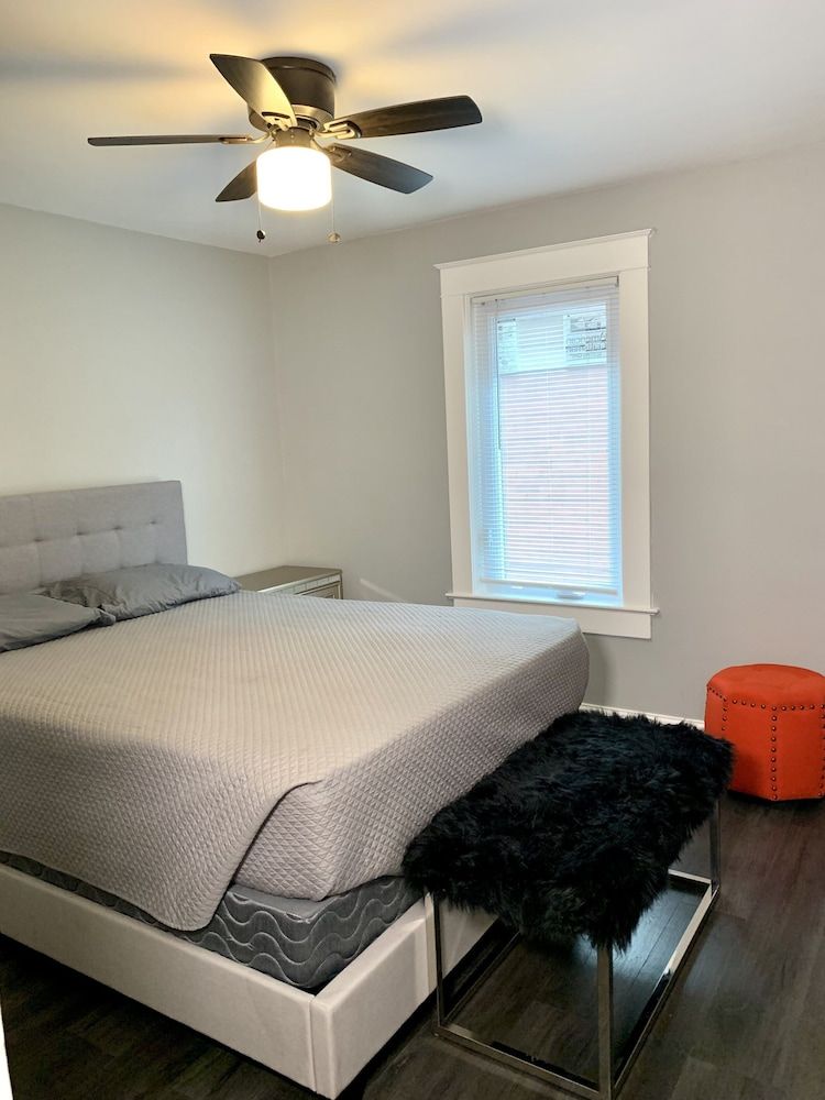 undefined Texas Hold-em Duplex- 3BR Free Parking 5