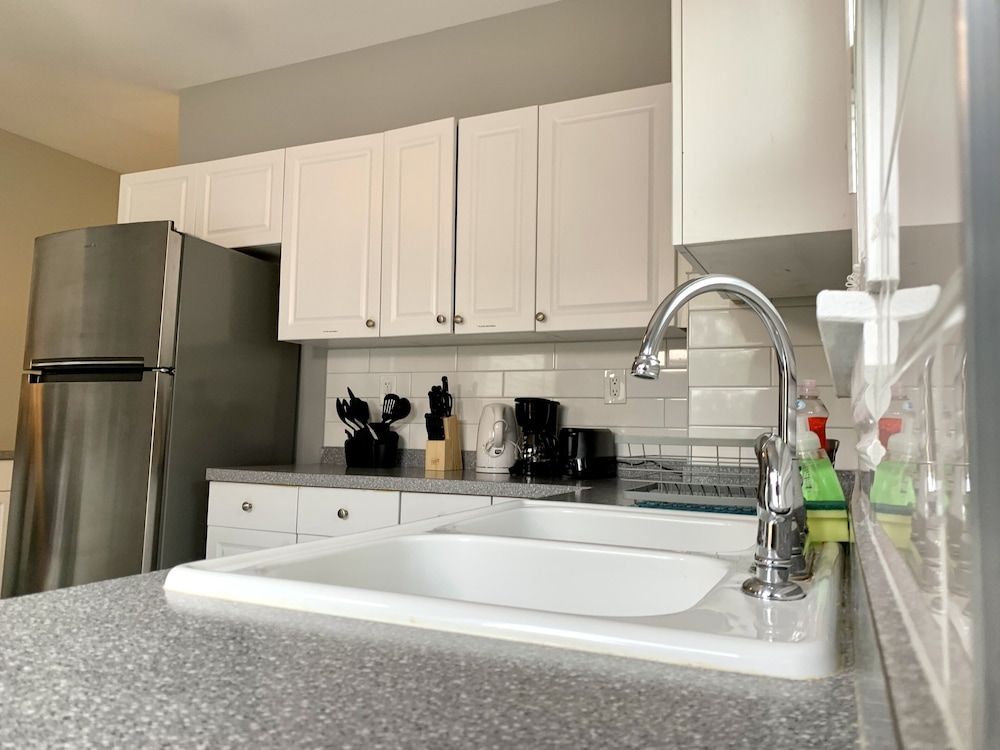 undefined Texas Hold-em Duplex- 3BR Free Parking 8