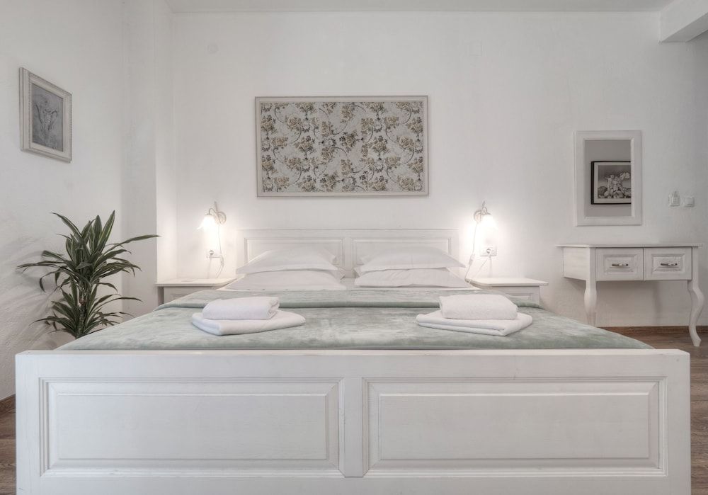 Marinero Apartments Romantic Studio Suite, Non Smoking, Garden View 2