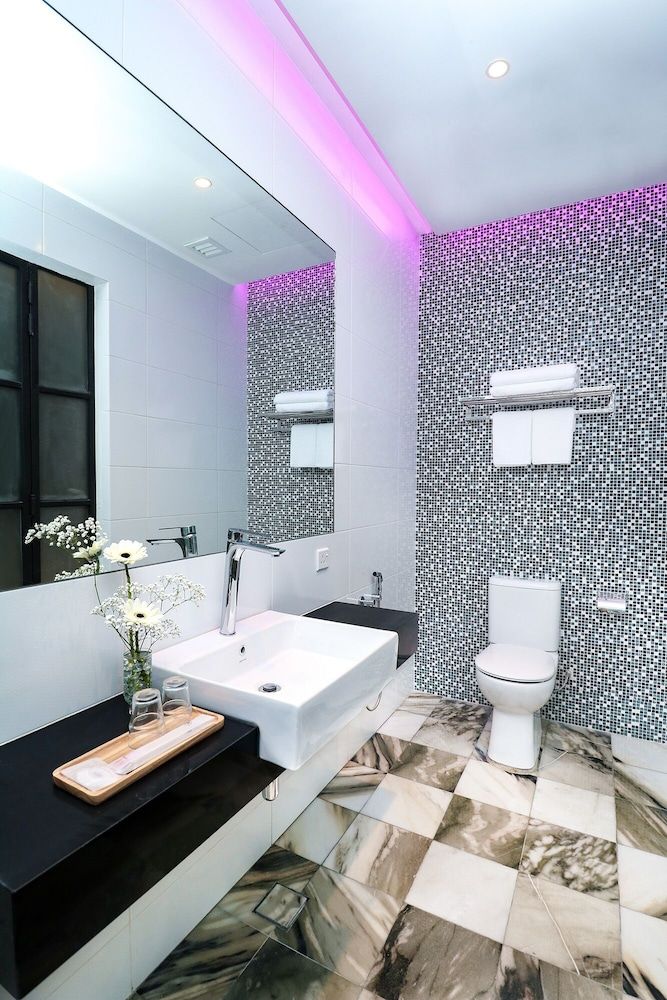 Macalister Terraces Hotel Signature Suite 3