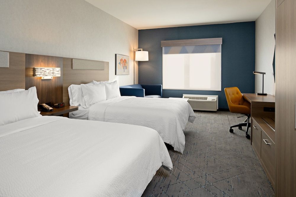 Suite, 2 Queen Beds (Communications)