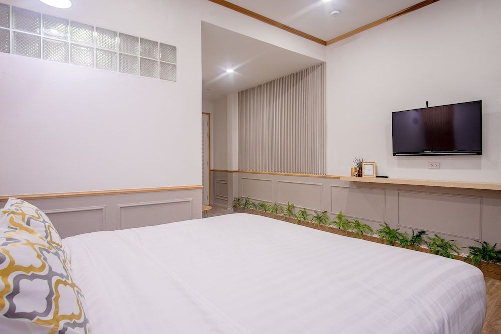Suite, Balcony