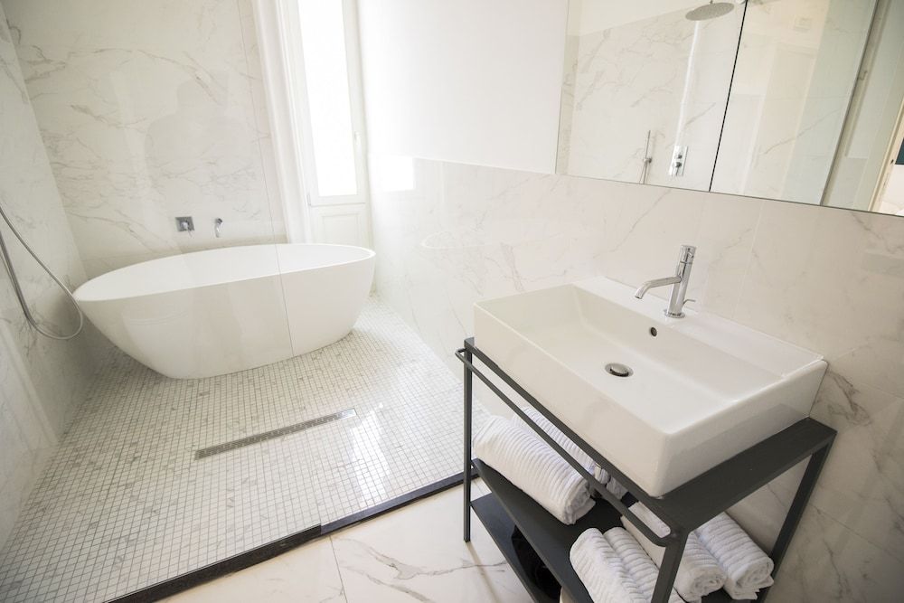 undefined Le Angioine Rooms 10