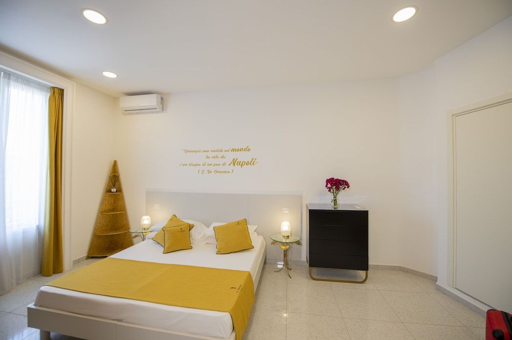 Le Angioine Rooms Superior Room 4