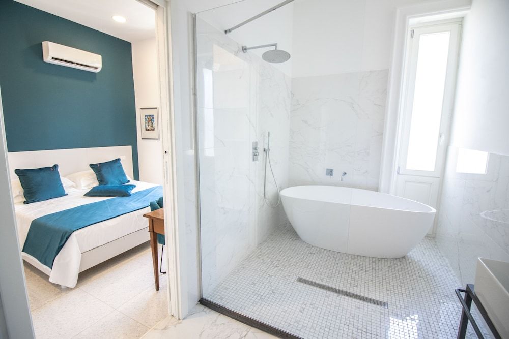 undefined Le Angioine Rooms 9