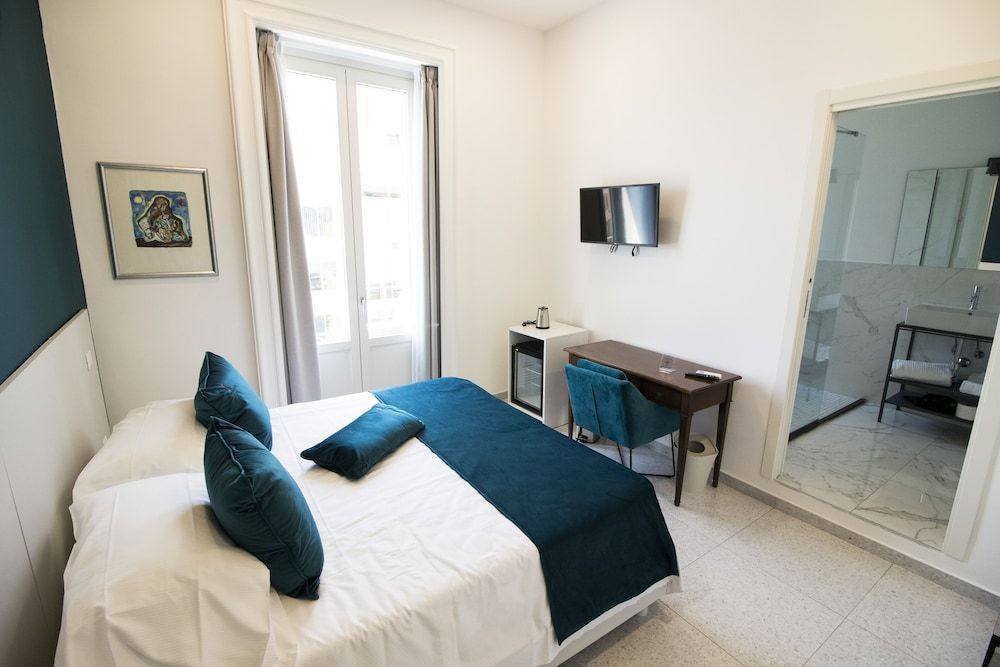 undefined Le Angioine Rooms 9