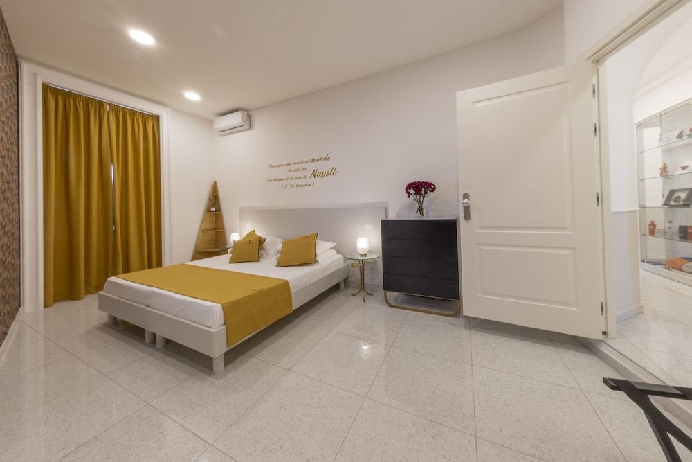 Le Angioine Rooms Superior Room 6