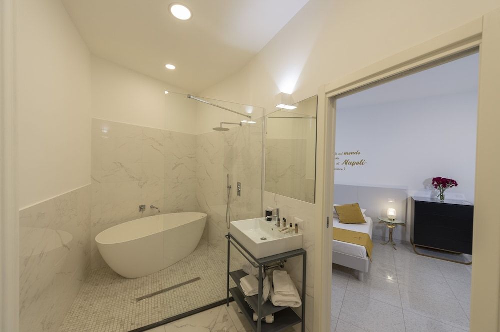 Le Angioine Rooms Superior Room 10