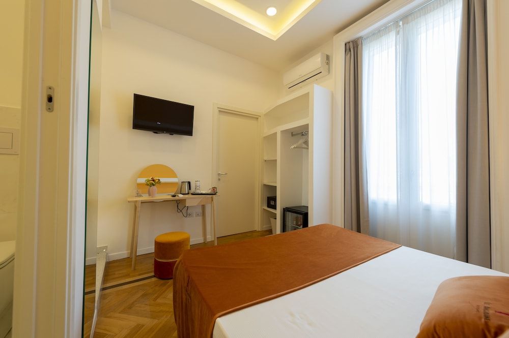 Le Angioine Rooms Romantic Double Room 2