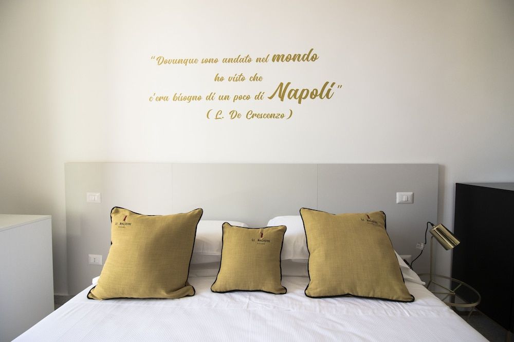 undefined Le Angioine Rooms 4