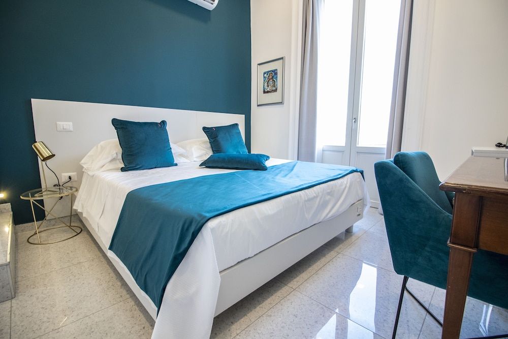 undefined Le Angioine Rooms 2
