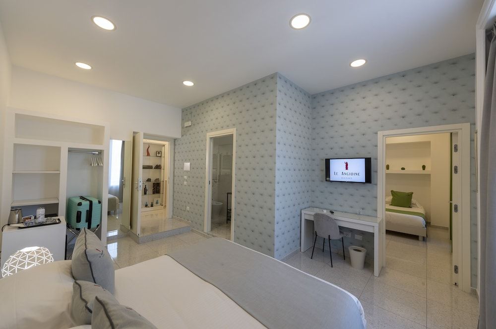 undefined Le Angioine Rooms 5