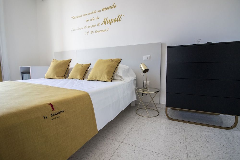 Le Angioine Rooms Superior Room 2