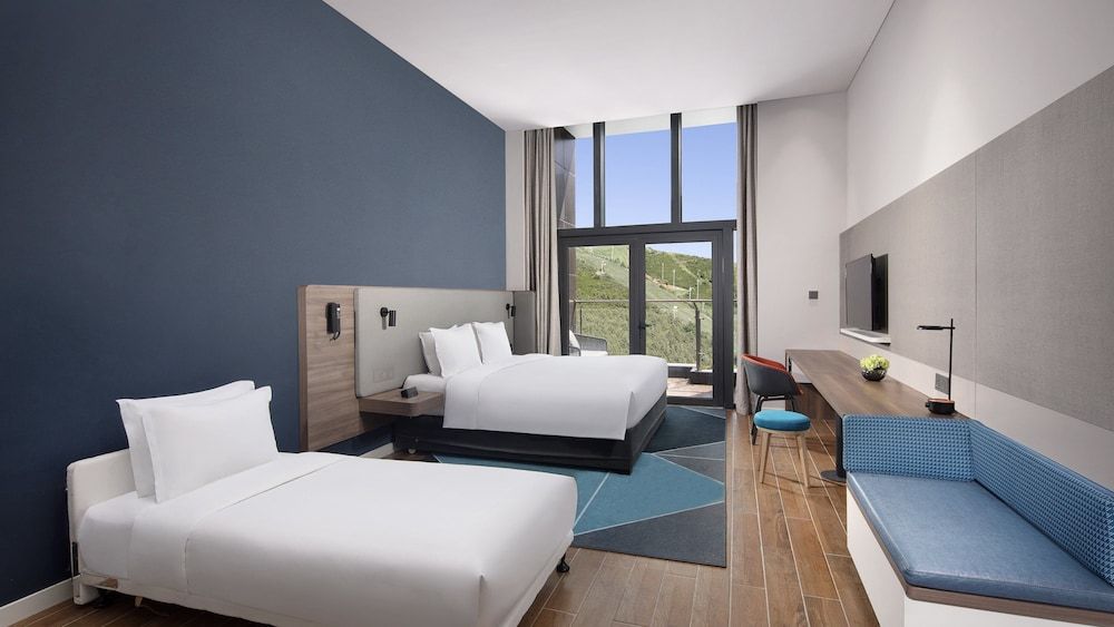 1 King and 1Single Beds Standard