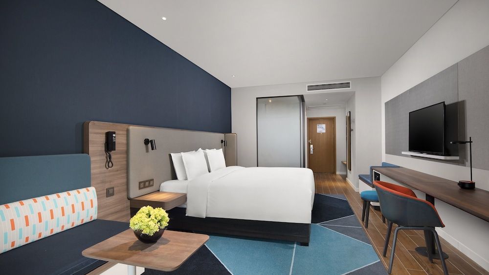 1 King Bed Standard