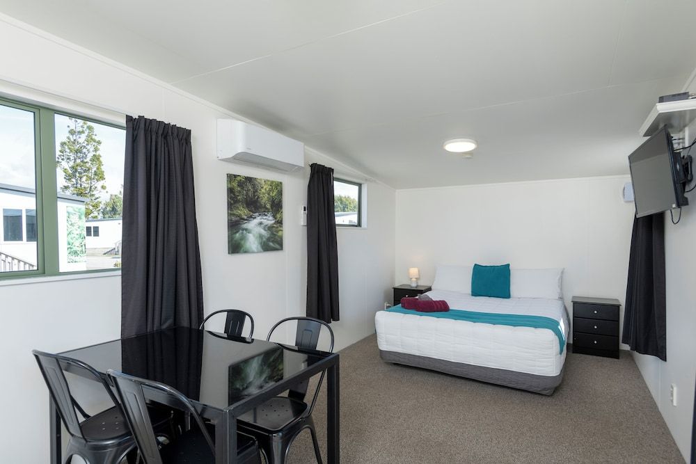 Whakatane Holiday Park Family Cabin, Multiple Beds, Non Smoking, Private Bathroom 2