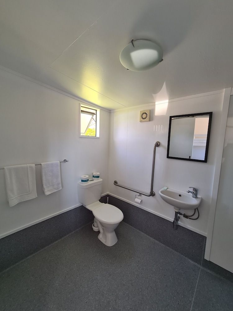 Whakatane Holiday Park Family Cabin, Multiple Beds, Non Smoking, Private Bathroom 9