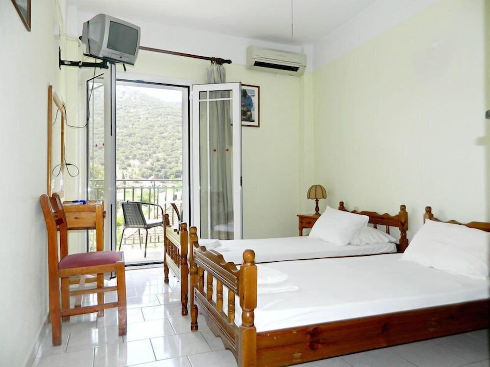 Studio, 2 Twin Beds, Partial Ocean View