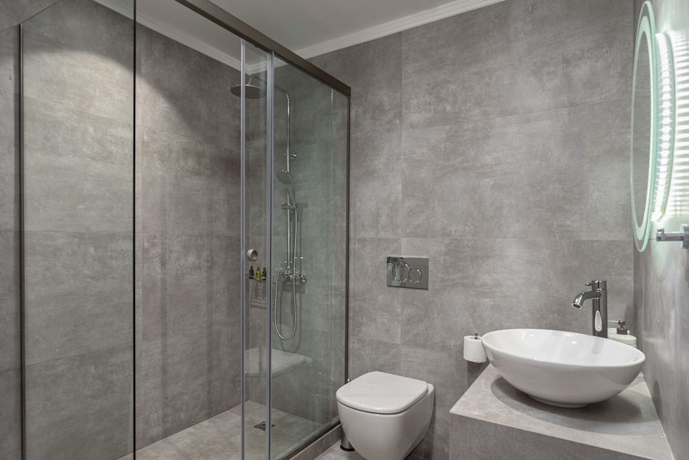 Athenian Spirit Standard Room, 1 Queen Bed 8