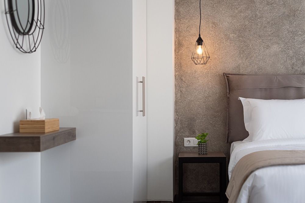 Athenian Spirit Standard Room, 1 Queen Bed 12