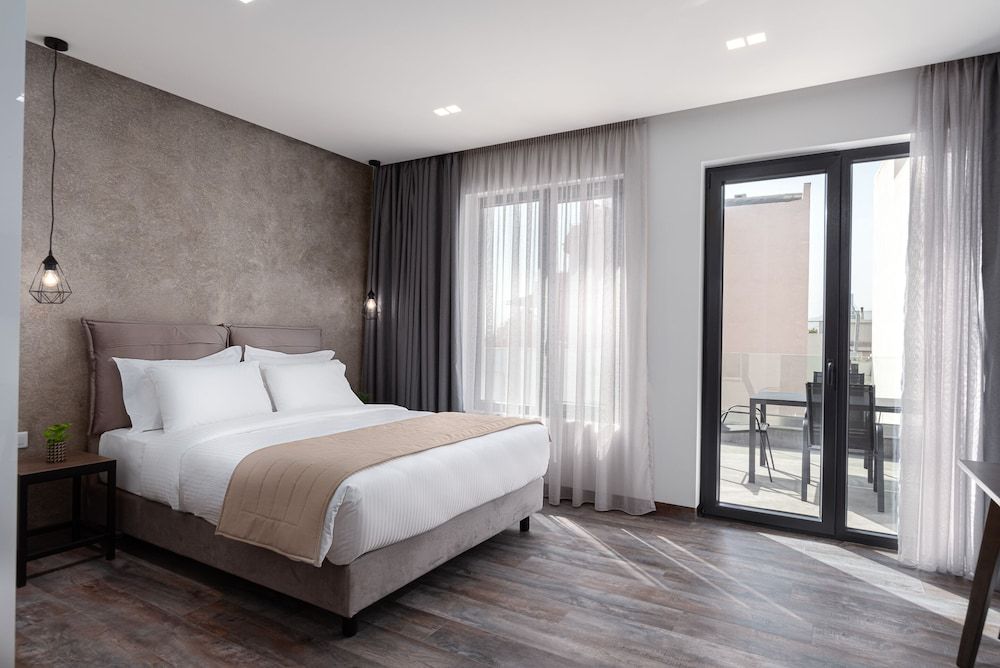 Athenian Spirit Standard Room, 1 Queen Bed