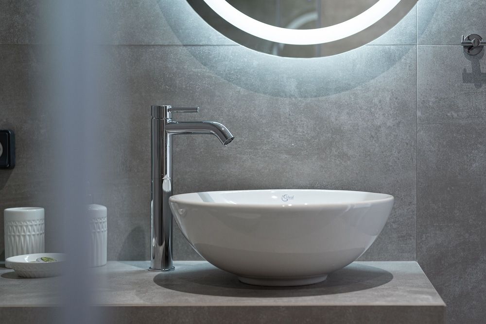 Athenian Spirit Standard Room, 1 Queen Bed 7