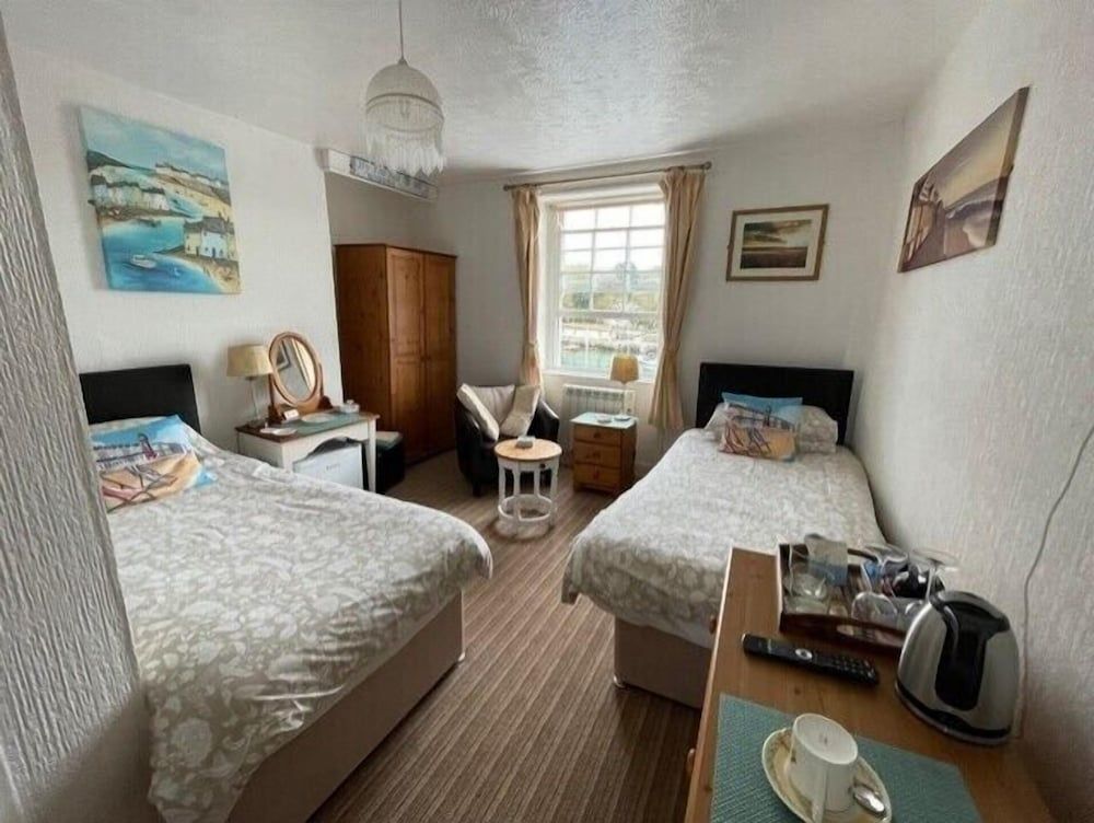 Seascape Twin Room, Ensuite (Room 9, 3rd Floor)