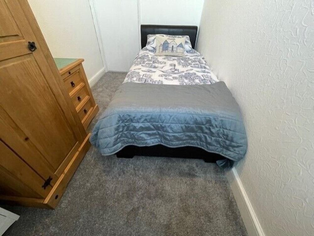 Single Room, Shared Bathroom (Room 10, 3rd Floor)