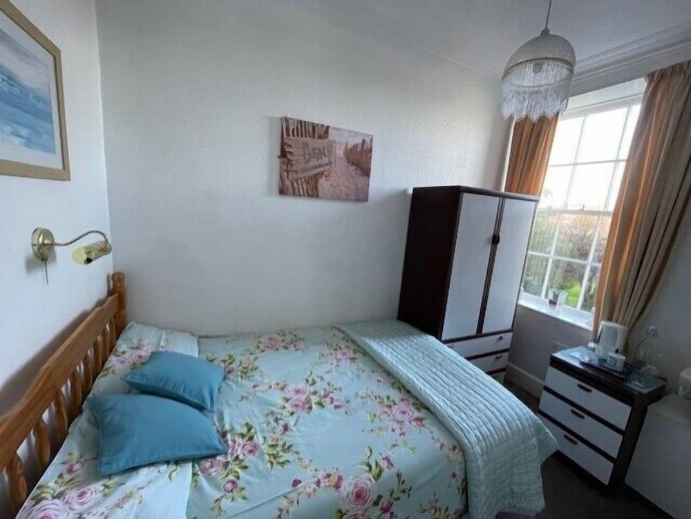 Seascape Double Room, Ensuite (Room 2, 1st Floor) 4