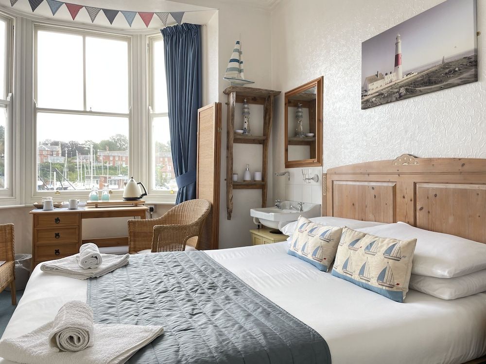 Seascape Double Room, Ensuite (Room 2, 1st Floor) 8