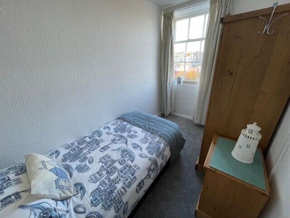 Single Room, Shared Bathroom (Room 10, 3rd Floor)