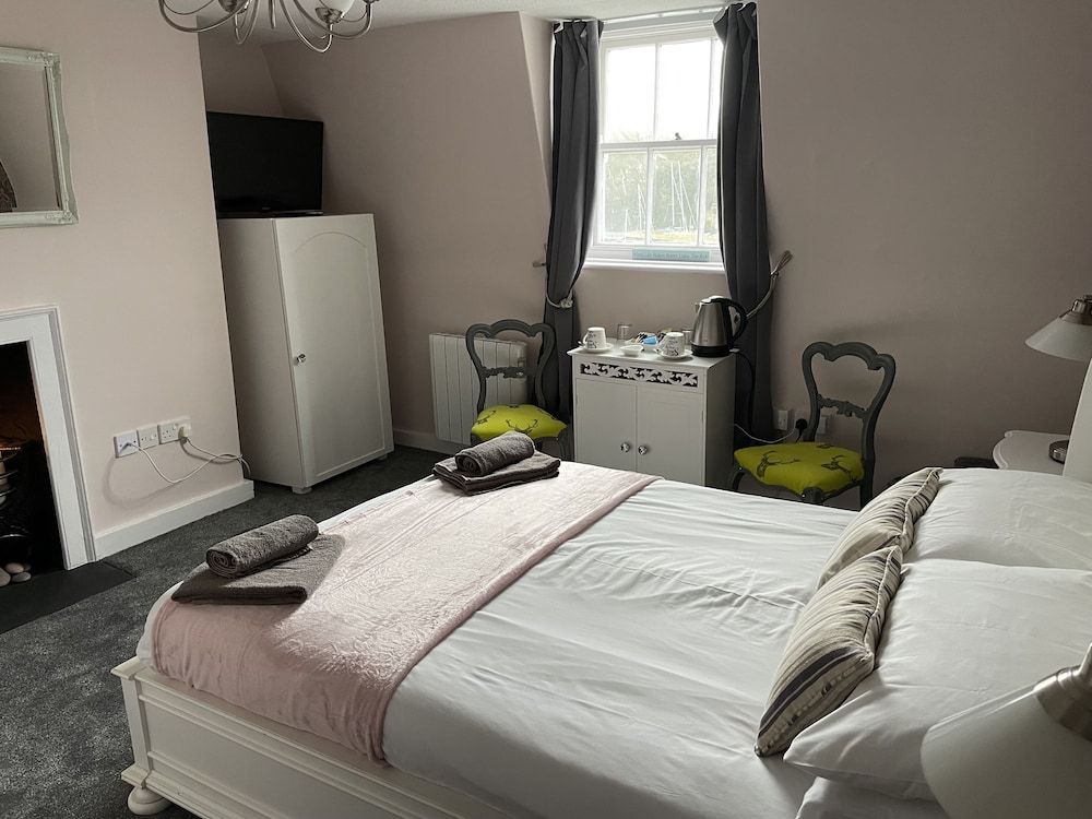 Double Room, Ensuite (Room 8, 3rd Floor)