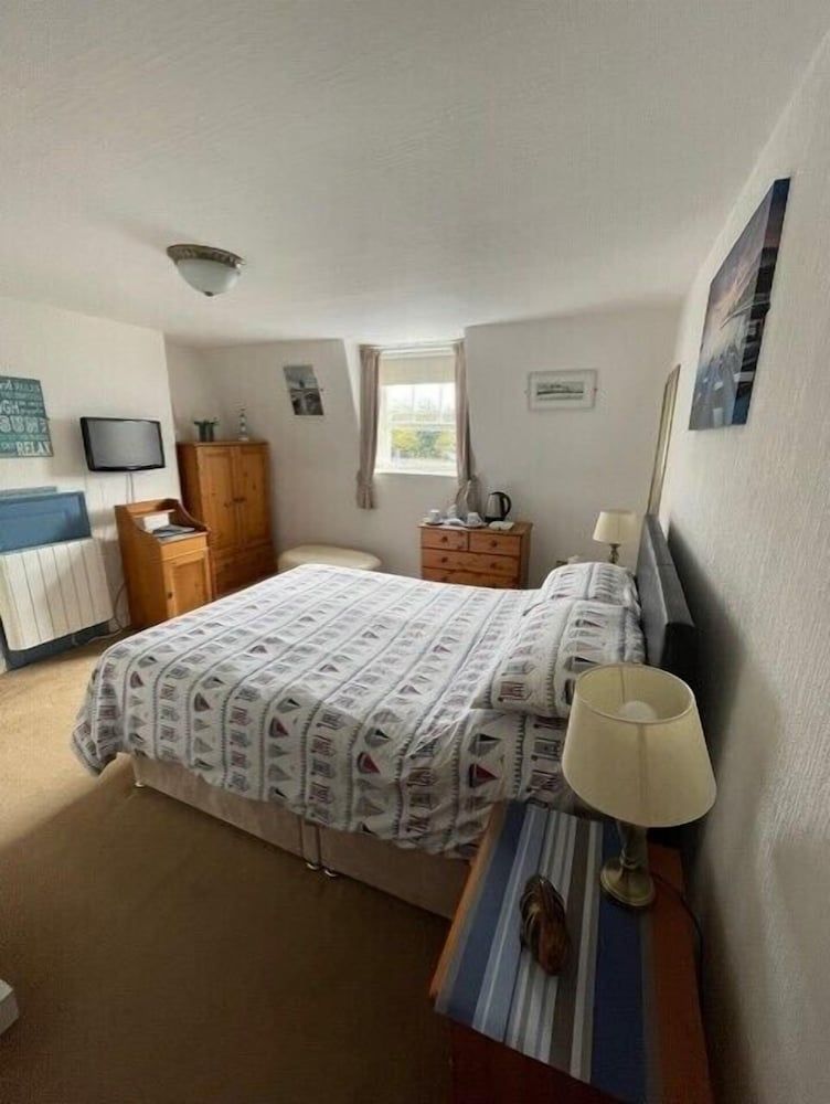 Seascape Double Room, Ensuite (Room 2, 1st Floor) 5