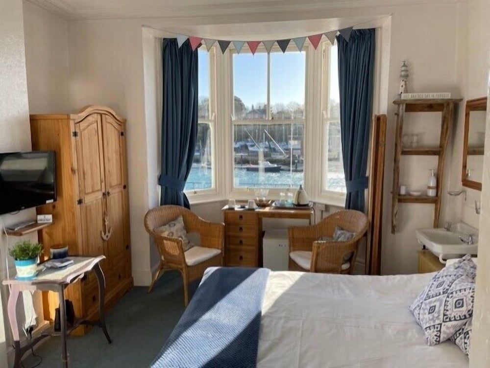 Seascape Double Room, Ensuite (Room 2, 1st Floor) 10