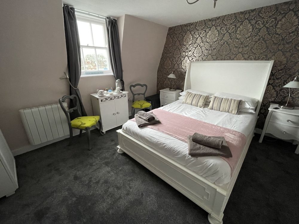 Double Room, Ensuite (Room 8, 3rd Floor)