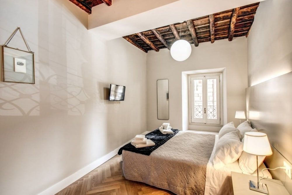 undefined Trevi Fountain Superior 3 bdr apartment 7